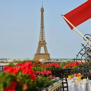 Plaza Athenee - Dorchester Collection Paris